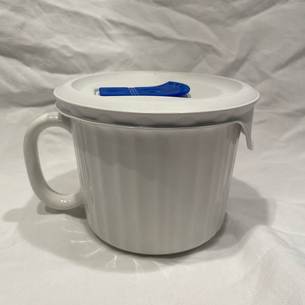 Corningware French White 20 ounce Meal Mug with Vented Lid